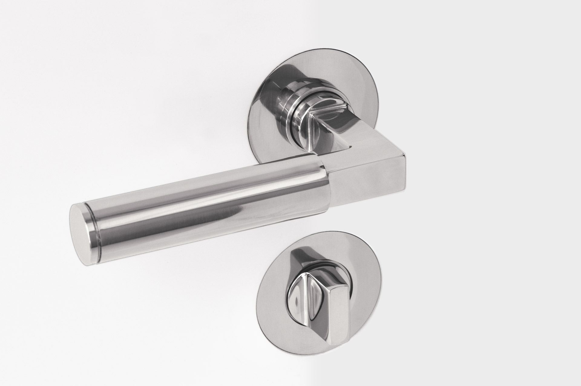 Close-Up Flächenbündiger Drücker Chrome, rund mit Drehschloss