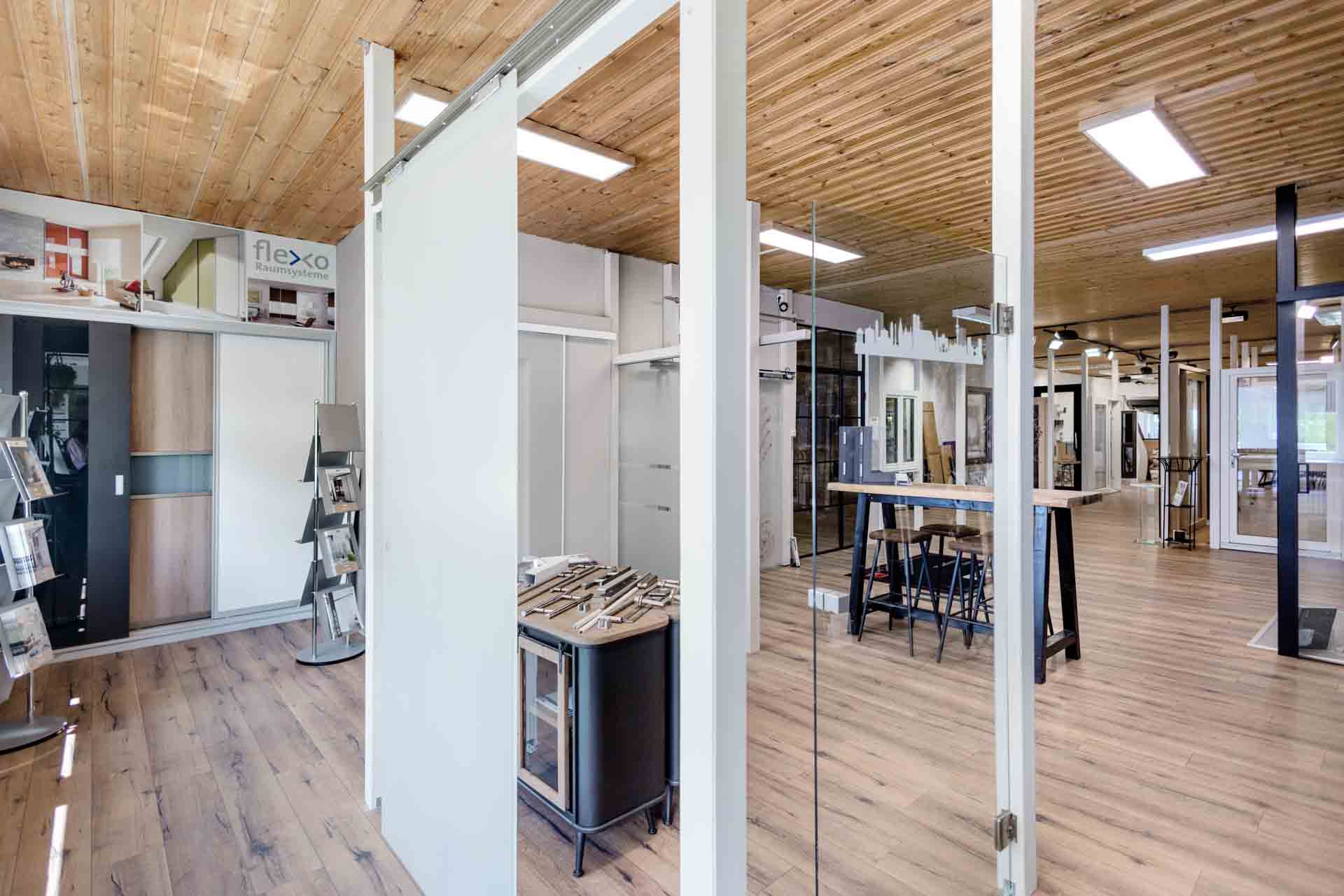 Showroom von Kamm Fenster und Türen in der Ausstellung.