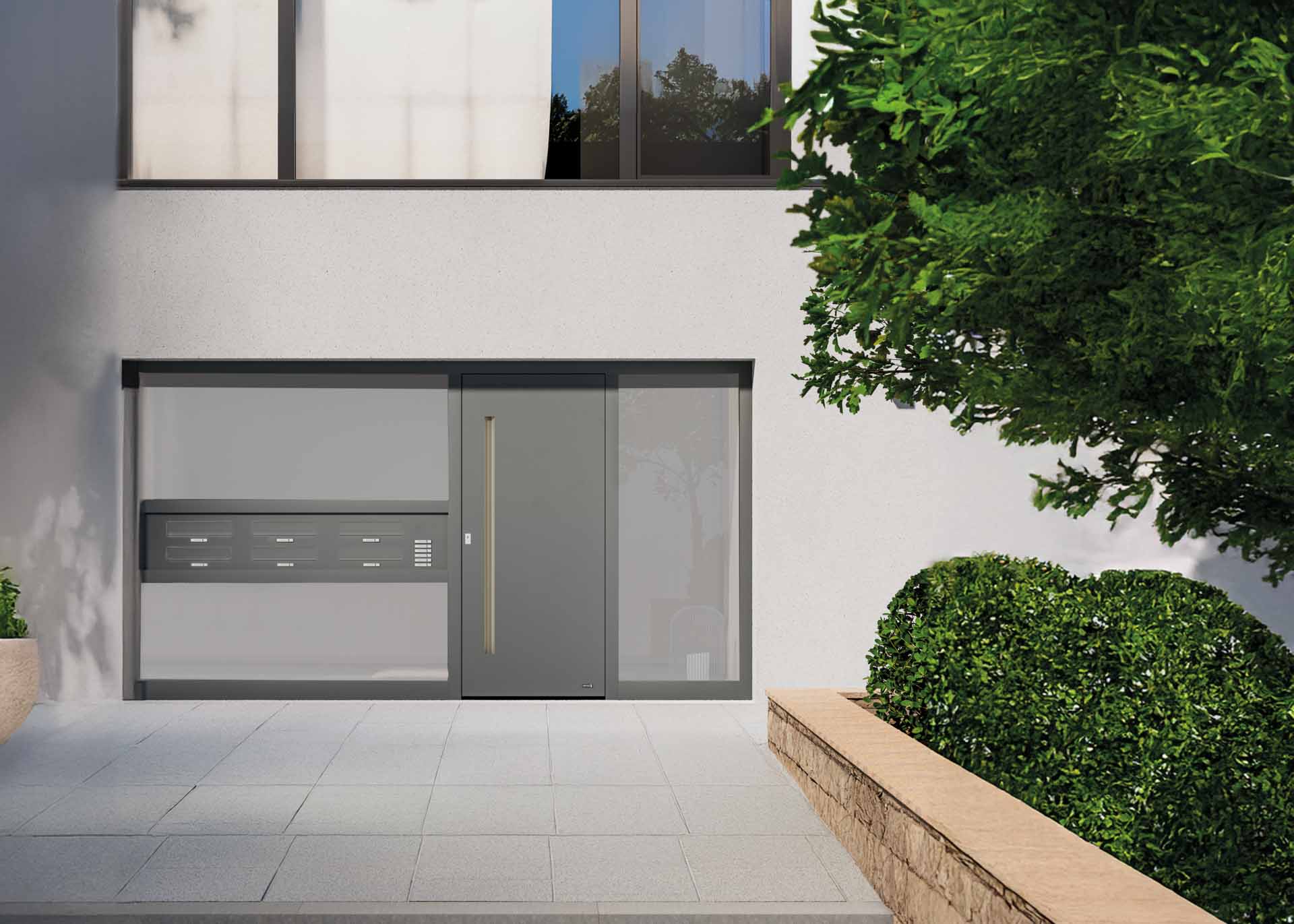 Breite Alu-Haustür-Anlage in Grau mit Briefkastenmodul und großem Glas-Seitenteil im modernen Eingang.